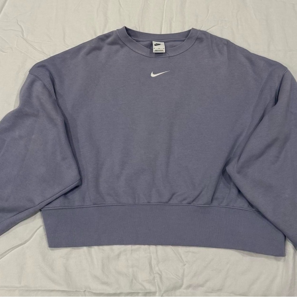 Nike women’s light purple oversized cropped sweatshirt